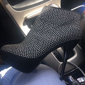 De Blossom Collection studded heels.